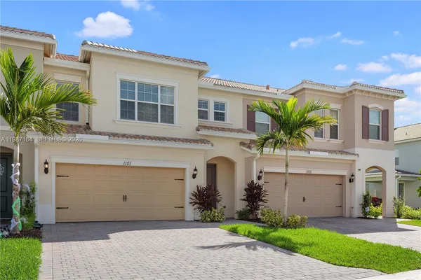 $4,100 | 1101 Banyan Drive, Hollywood, FL 33021