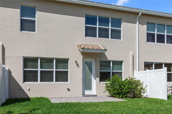 $4,100 | 1101 Banyan Drive, Hollywood, FL 33021