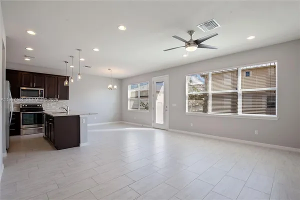 $4,100 | 1101 Banyan Drive, Hollywood, FL 33021