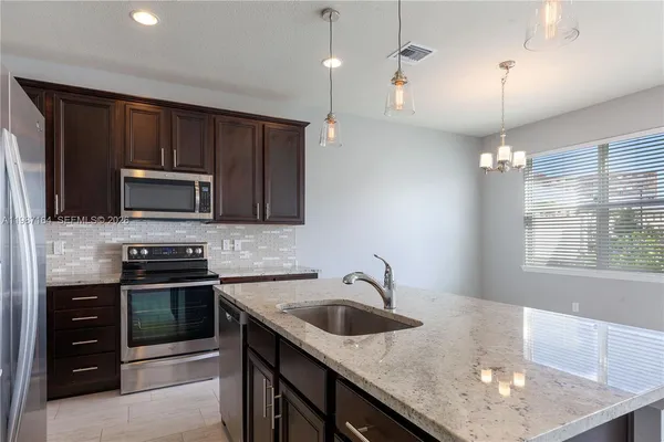 $4,100 | 1101 Banyan Drive, Hollywood, FL 33021