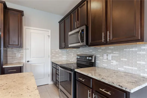 $4,100 | 1101 Banyan Drive, Hollywood, FL 33021