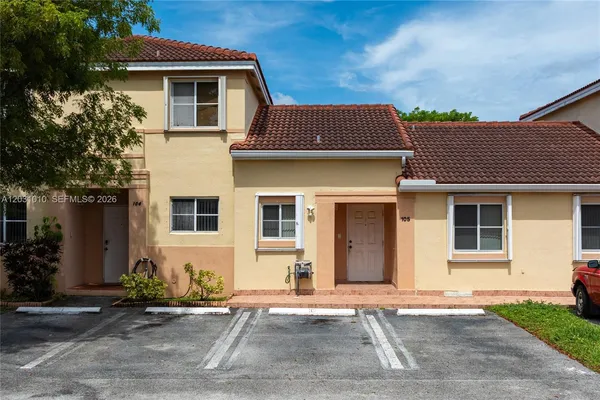 $380,000 | 330 Northwest 114th Avenue, Unit 7105, Sweetwater, FL 33172