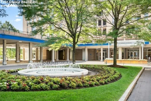 $2,800 | 77 Pond Avenue, Unit 503, Brookline, MA 02445