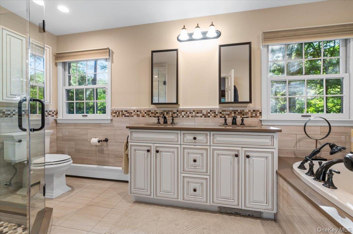 96 Plainview Road Woodbury, NY 11797 - Photo 17 of 38