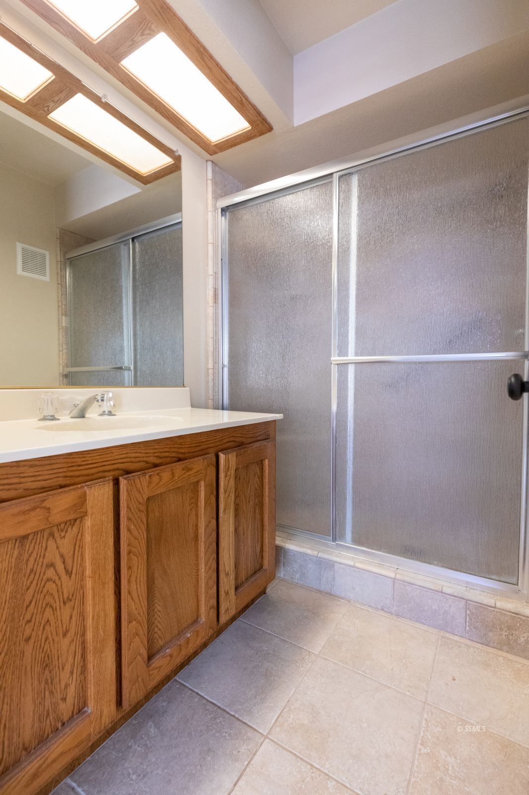 418 Tepatitlan Court Ridgecrest, CA 93555 - Photo 23 of 40 a spacious bathroom with a double vanity sink and a mirror