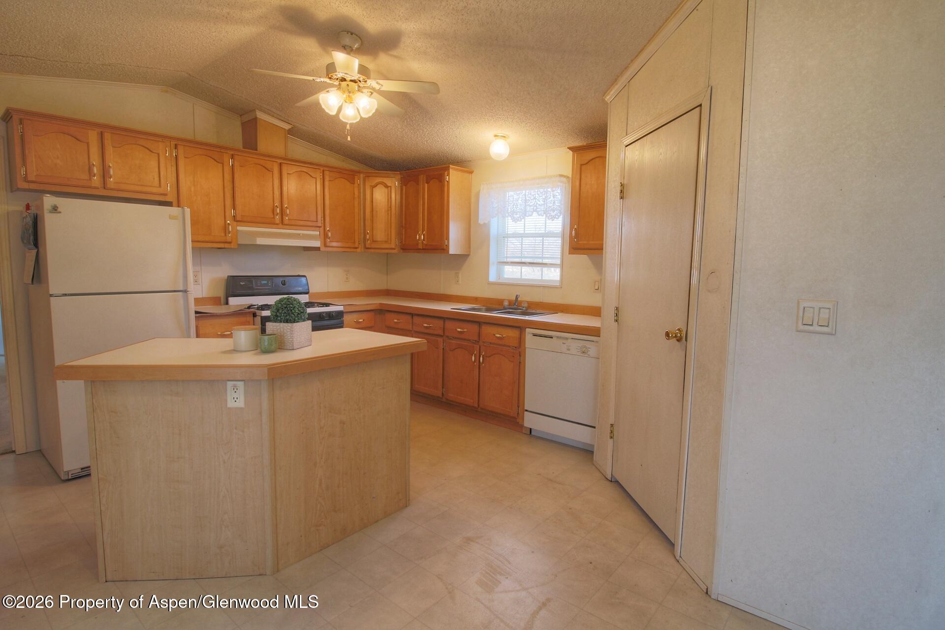 200 West 20th Street, Unit A31 Rifle, CO 81650 - Photo 6 of 15 IMG_8736