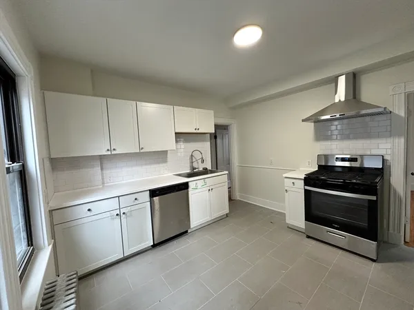 $3,200 | 173 Everett Street, Unit 1, Boston, MA 02134