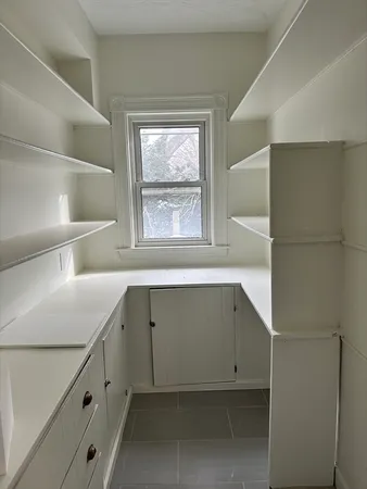 $3,200 | 173 Everett Street, Unit 1, Boston, MA 02134