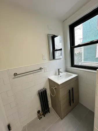 $3,200 | 173 Everett Street, Unit 1, Boston, MA 02134