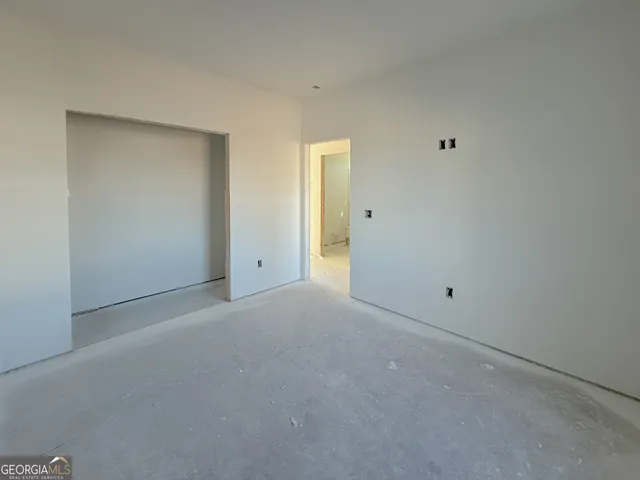 a view of front a house with a yard