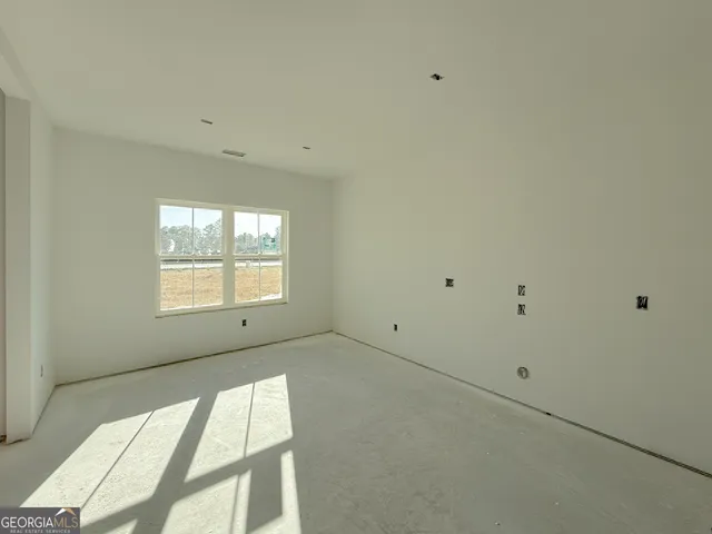 a view of empty room with window