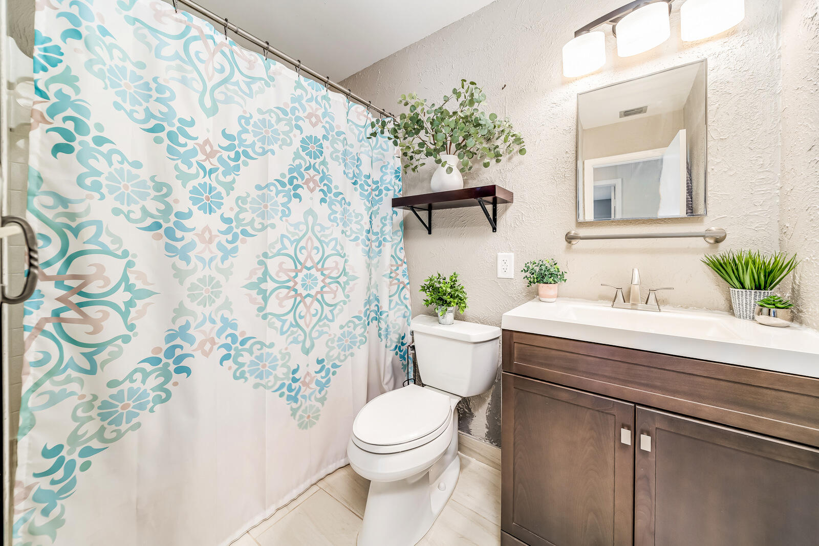 22170 Aquila Street Boca Raton, FL 33428 - Photo 35 of 69 GUEST BATH