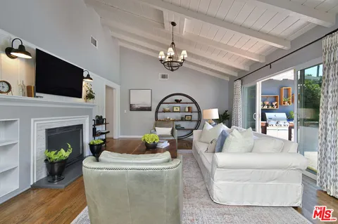 $1,599,000 | 13006 West Magnolia Boulevard, Sherman Oaks, CA 91423