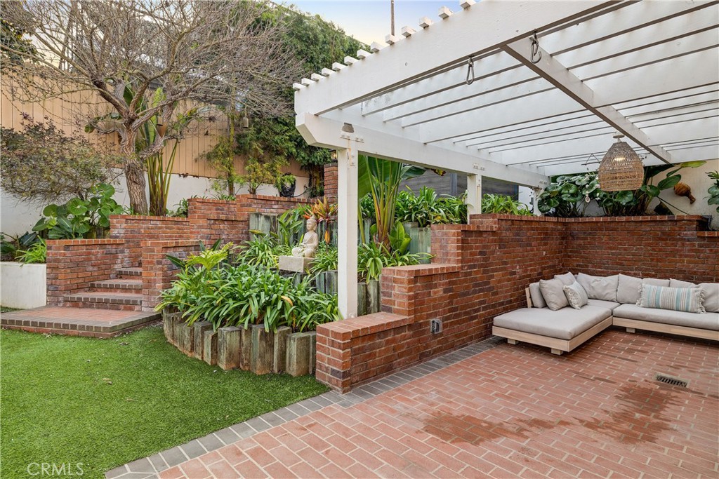 1006 Ave H Redondo Beach, CA 90277 - Photo 35 of 75 a view of outdoor space yard and patio