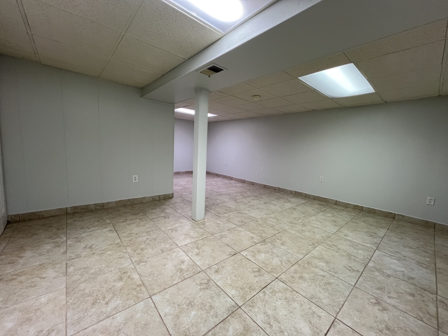 936 Cardiff Court Schaumburg, IL 60169 - Photo 5 of 11 a view of an empty room