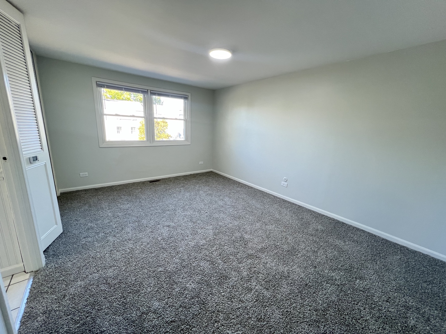 936 Cardiff Court Schaumburg, IL 60169 - Photo 7 of 11 an empty room with a window