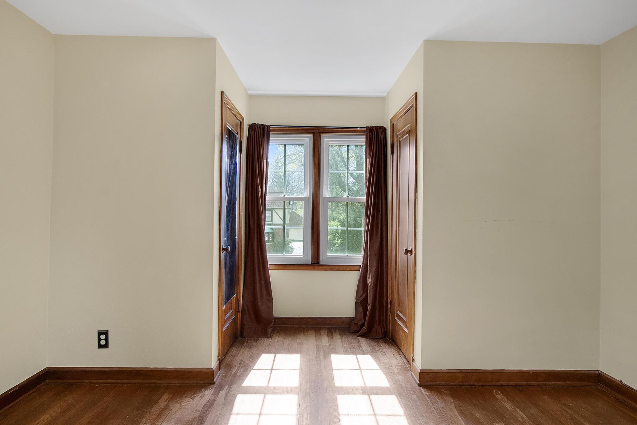 1160 Kingslea Road Columbus, OH 43209 - Photo 19 of 38 Double closets!
