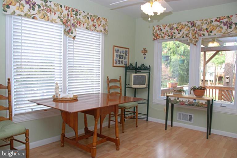 2526 Heathcliff Lane Reston, VA 20191 - Photo 11 of 27 Breakfast Area