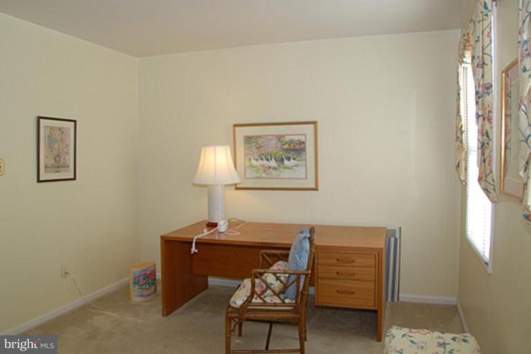 2526 Heathcliff Lane Reston, VA 20191 - Photo 17 of 27 Sitting Room