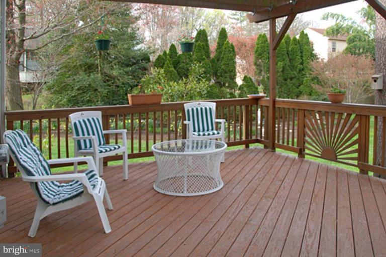 2526 Heathcliff Lane Reston, VA 20191 - Photo 23 of 27 Deck