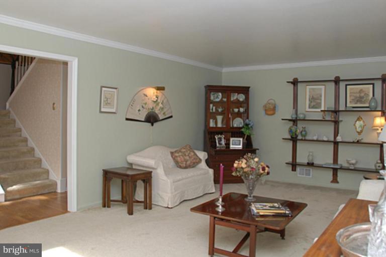 2526 Heathcliff Lane Reston, VA 20191 - Photo 4 of 27 Living Room #2