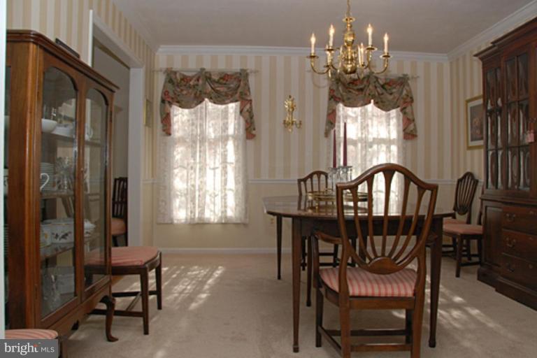2526 Heathcliff Lane Reston, VA 20191 - Photo 5 of 27 Dining Room