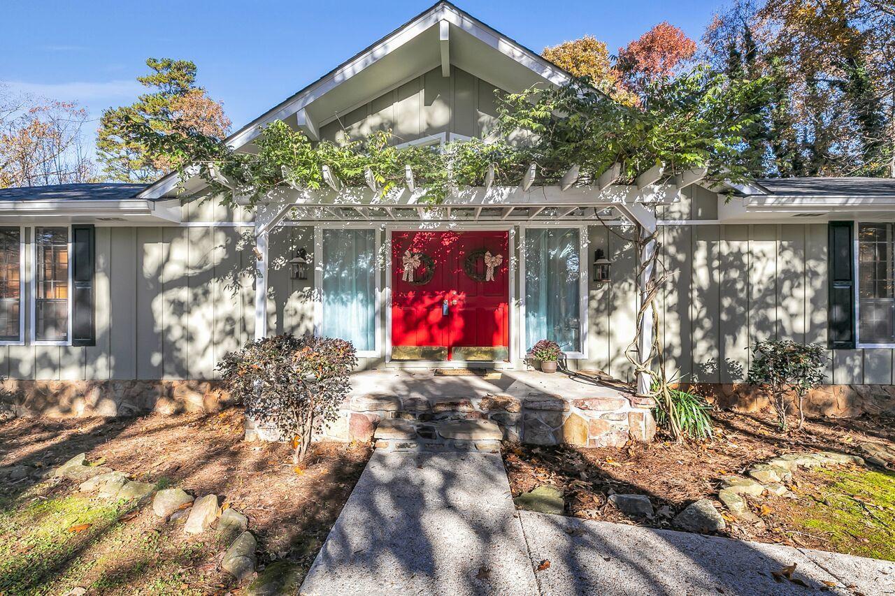 9517 Timberlog Drive Chattanooga, TN 37421 - Photo 2 of 19 Welcome Home!