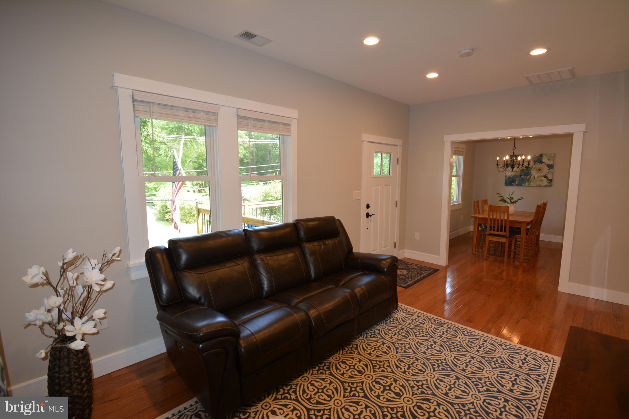 18618 Old Triangle Road Triangle, VA 22172 - Photo 5 of 34 Gallery Image 5