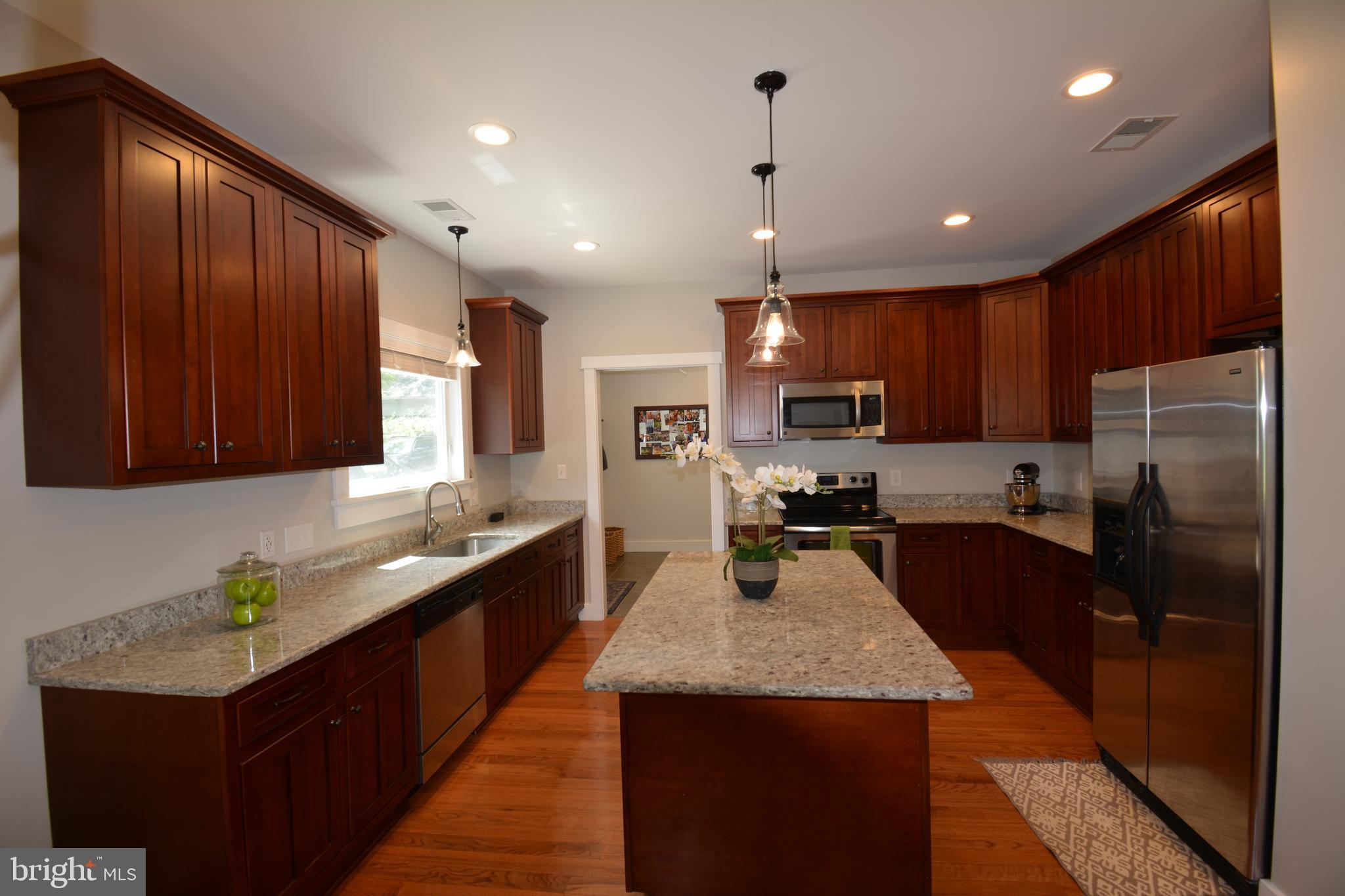 18618 Old Triangle Road Triangle, VA 22172 - Photo 7 of 34 Spacious kitchen with stainless appliances