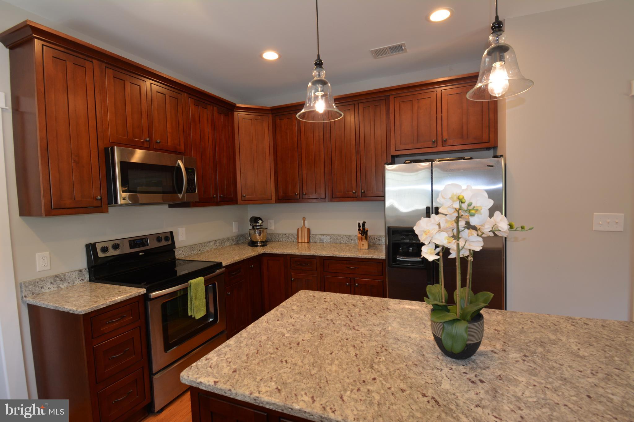 18618 Old Triangle Road Triangle, VA 22172 - Photo 8 of 34 Beautiful wood cabinets with granite countertops