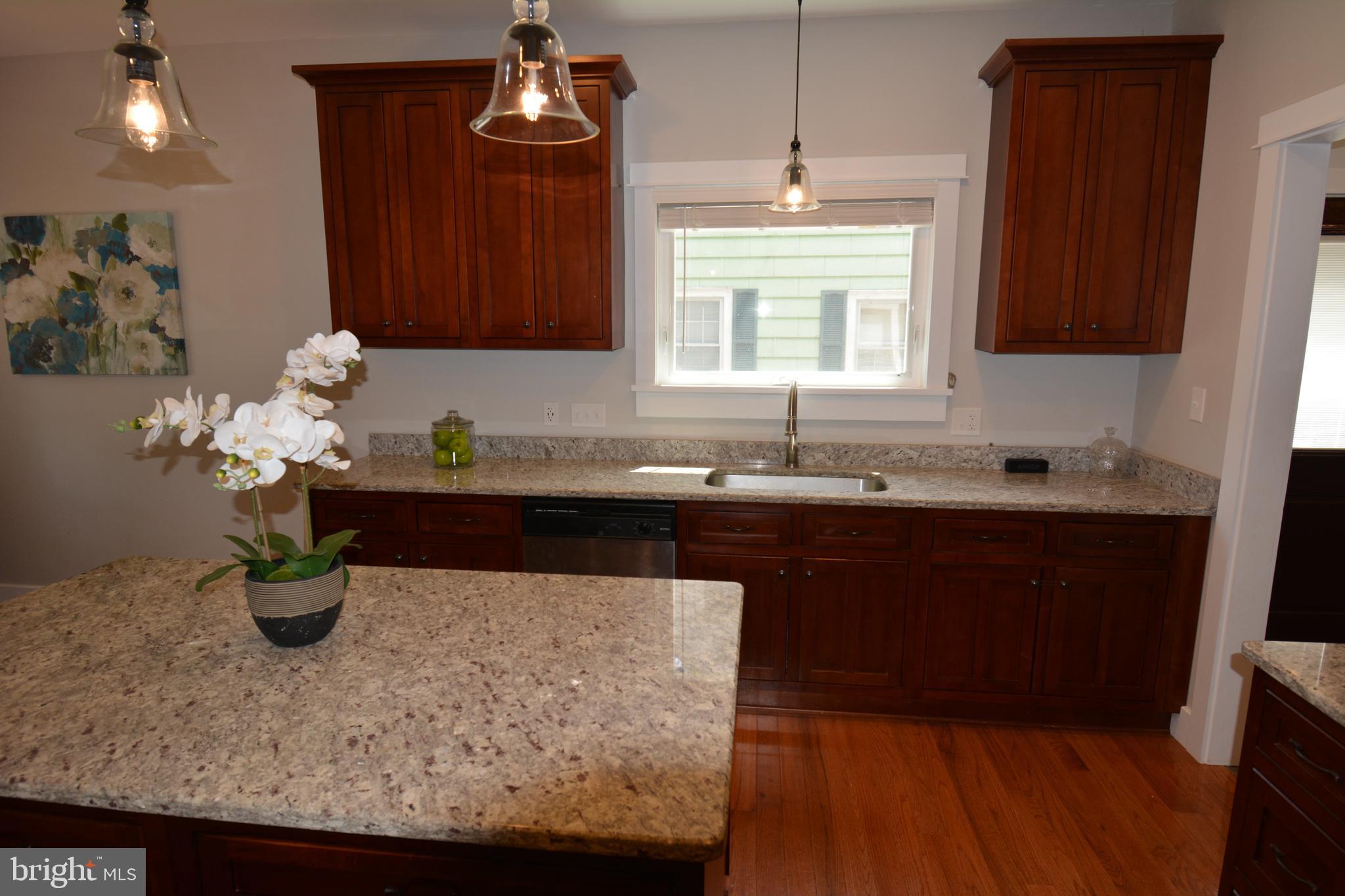 18618 Old Triangle Road Triangle, VA 22172 - Photo 9 of 34 Large kitchen island