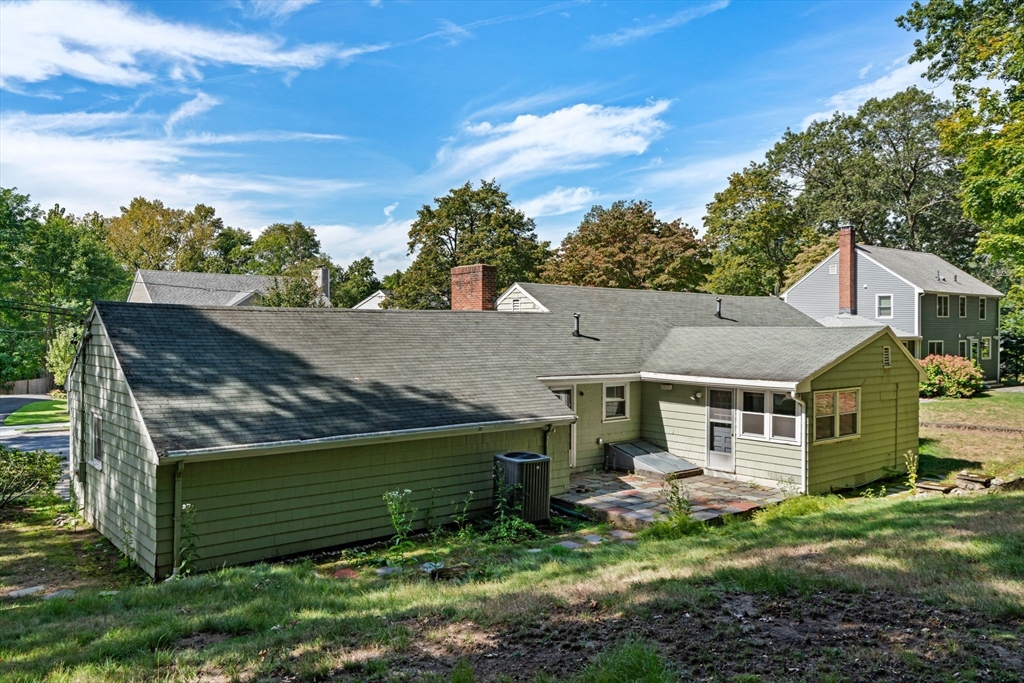 38 East Quinobequin Road Newton, MA 02468 - Photo 15 of 40