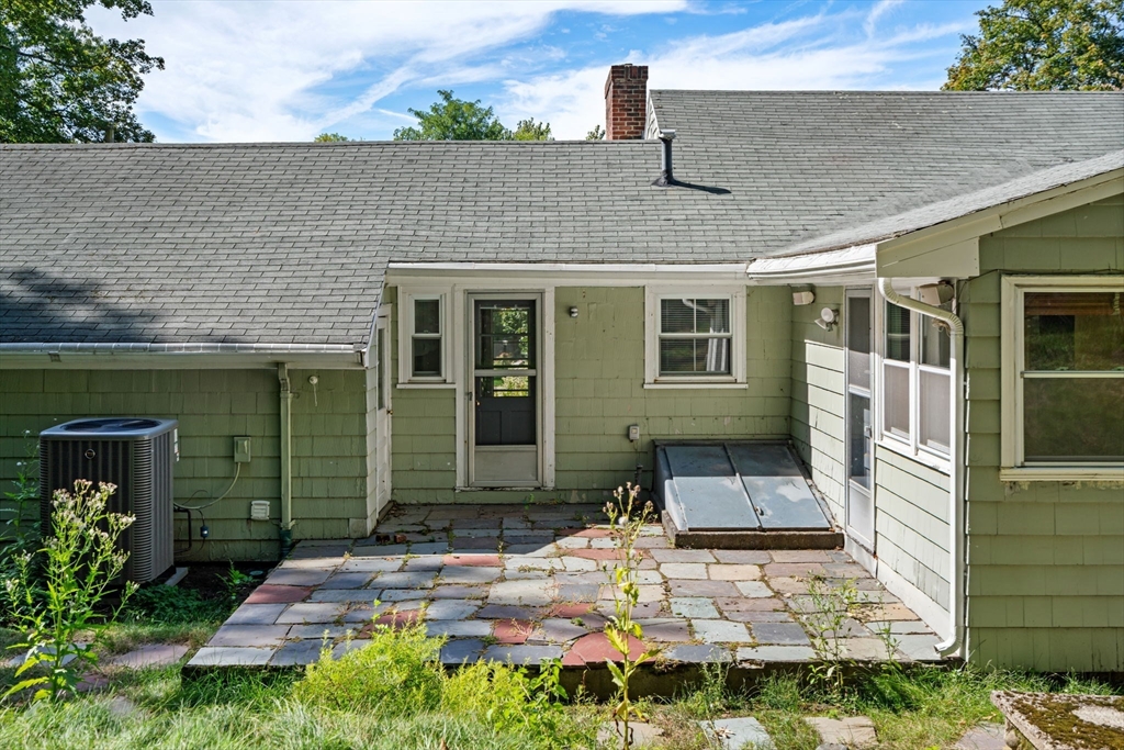 38 East Quinobequin Road Newton, MA 02468 - Photo 16 of 40