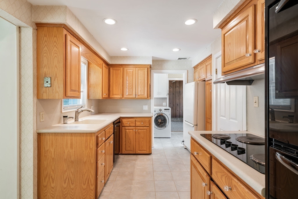 38 East Quinobequin Road Newton, MA 02468 - Photo 32 of 40