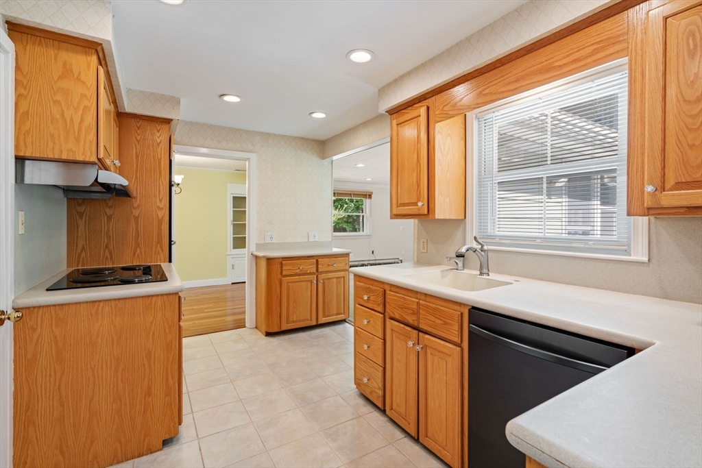 38 East Quinobequin Road Newton, MA 02468 - Photo 33 of 40