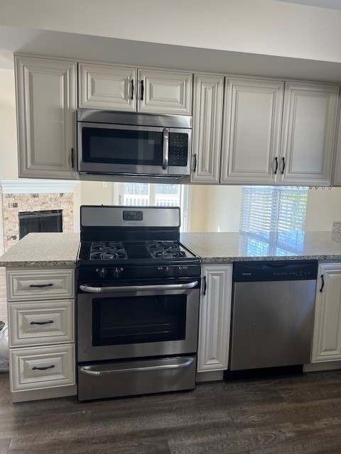 1842 Shetland Road Naperville, IL 60565 - Photo 8 of 30 a kitchen with granite countertop a stove and a microwave