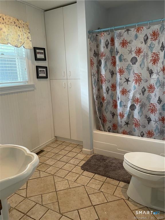 151 Chapman Beach Road Westbrook, CT 06498 - Photo 10 of 29 First floor has a tub/shower