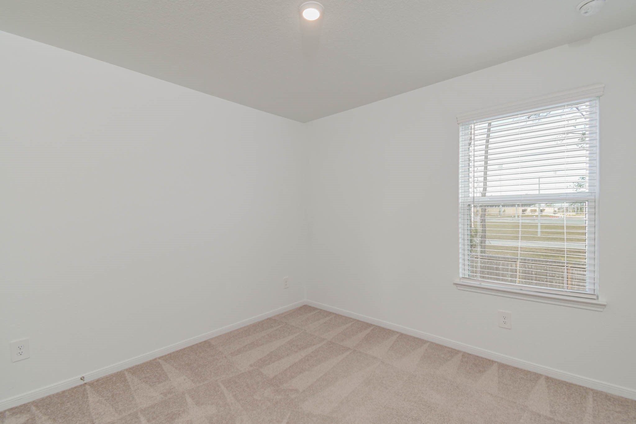 5727 Finely Run Street Spring, TX 77373 - Photo 17 of 26 an empty room with a window