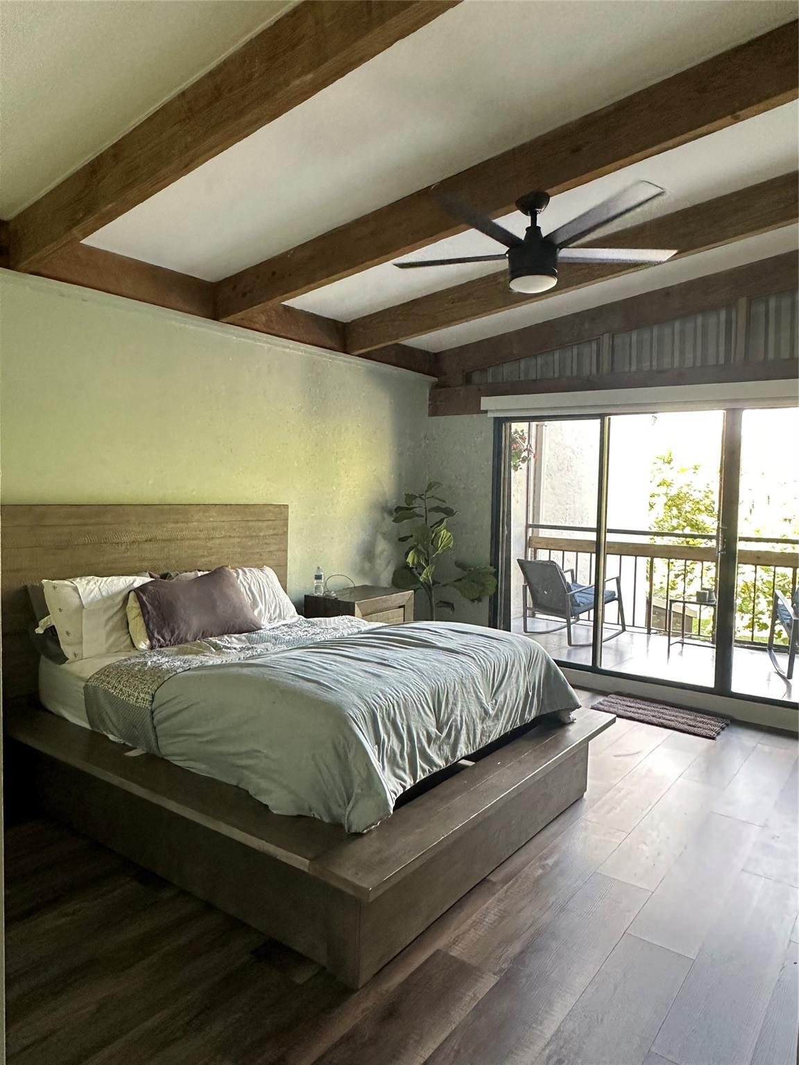 954 Mockingbird Lane, Unit 519 Plantation, FL 33324 - Photo 6 of 61 Vaulted ceilings with Cedar beams