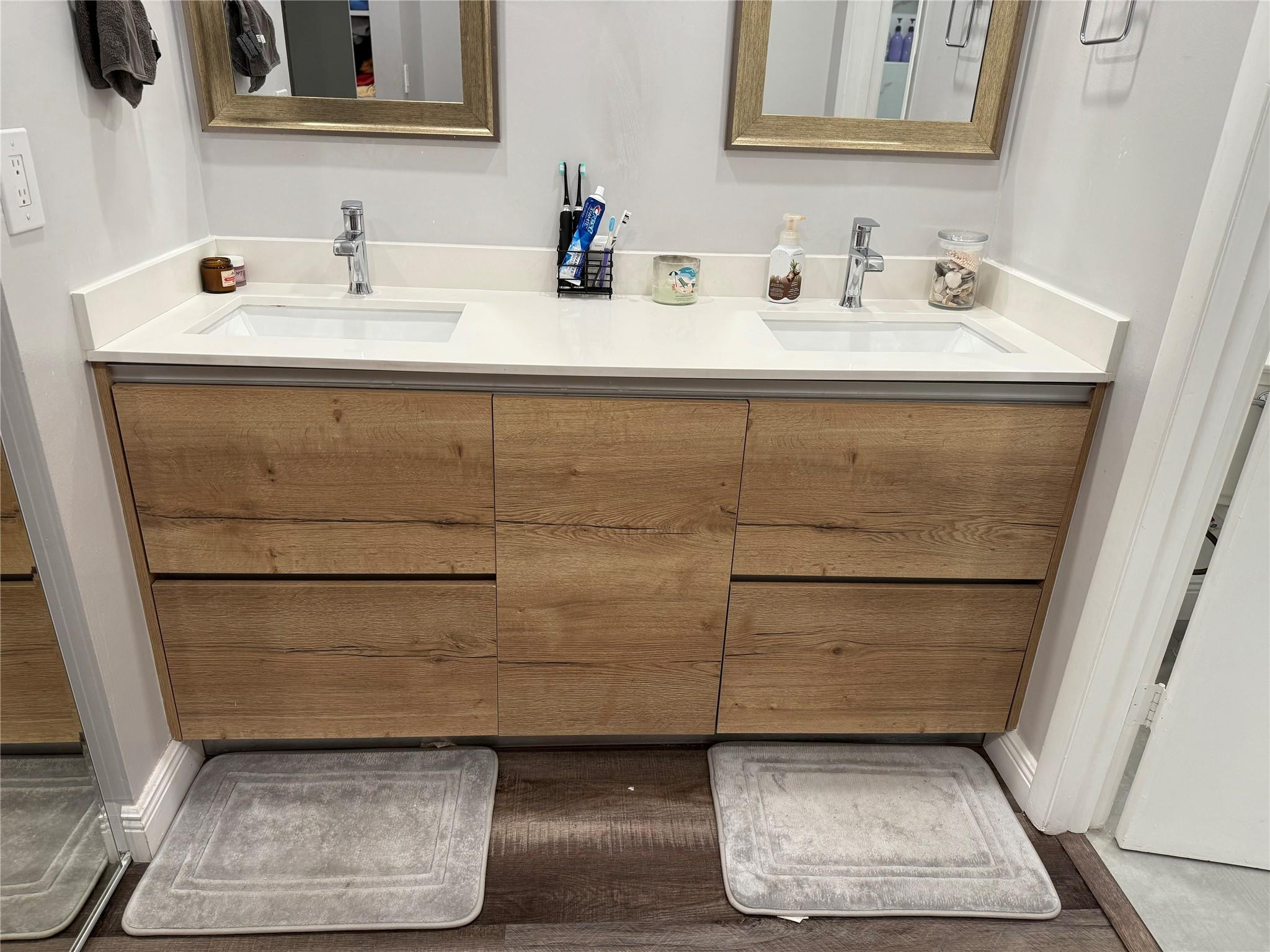 954 Mockingbird Lane, Unit 519 Plantation, FL 33324 - Photo 7 of 61 Separate dressing area