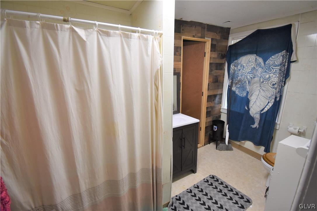 720 Berger Road Easton, PA 18042 - Photo 9 of 18 Primary bath ensuite on 2nd floor