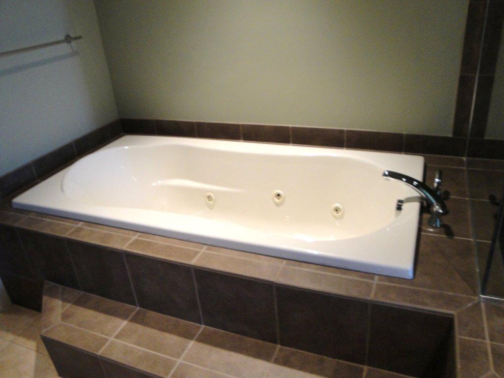 208 West Portland Street, Unit 260 Phoenix, AZ 85003 - Photo 11 of 28 Jacuzzi Tub in Master bathroom