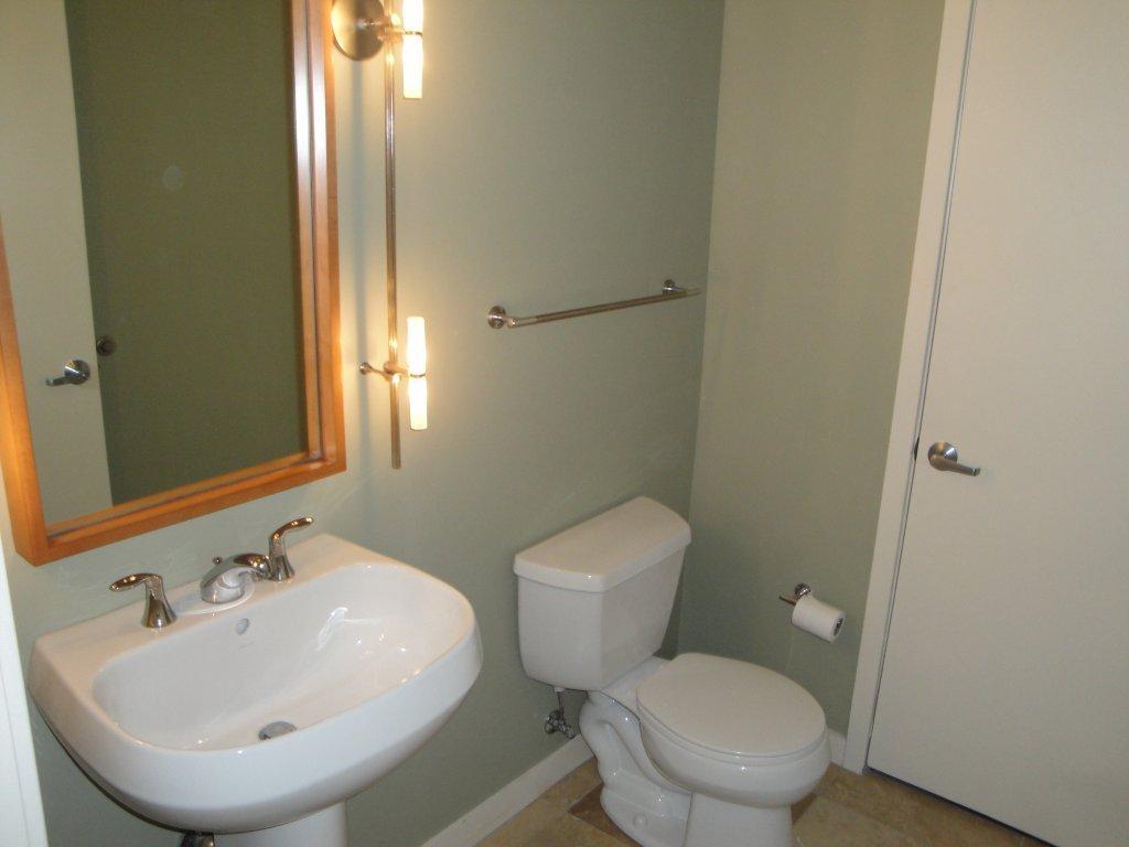 208 West Portland Street, Unit 260 Phoenix, AZ 85003 - Photo 17 of 28 Guest bathroom