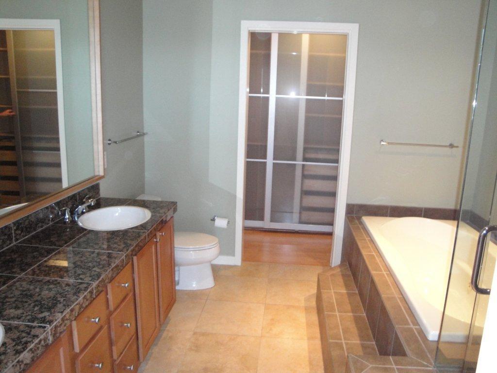 208 West Portland Street, Unit 260 Phoenix, AZ 85003 - Photo 10 of 28 Master bathroom