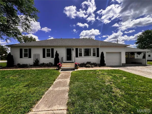 $187,900 | 200 South Oak Street, Hoffman, IL 62250
