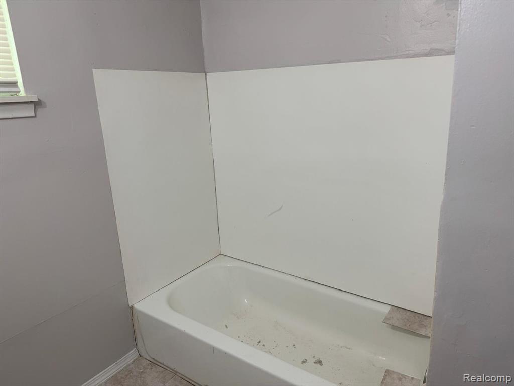 1913 Basil Lane Flint, MI 48504 - Photo 13 of 21