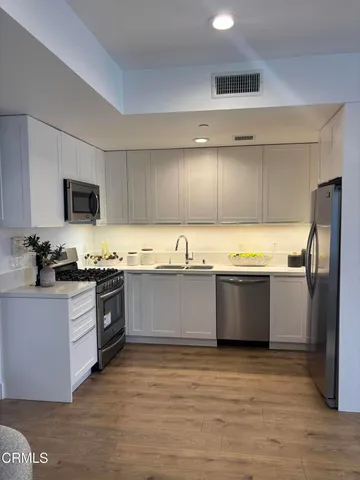 $899,000 | 239 South Marengo Avenue, Unit 303, Pasadena, CA 91101