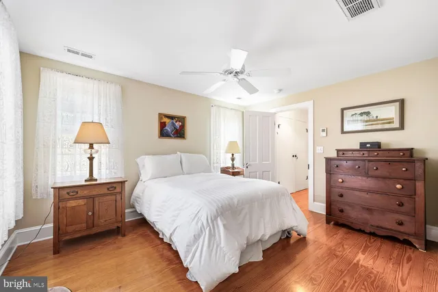 a picture of a white building