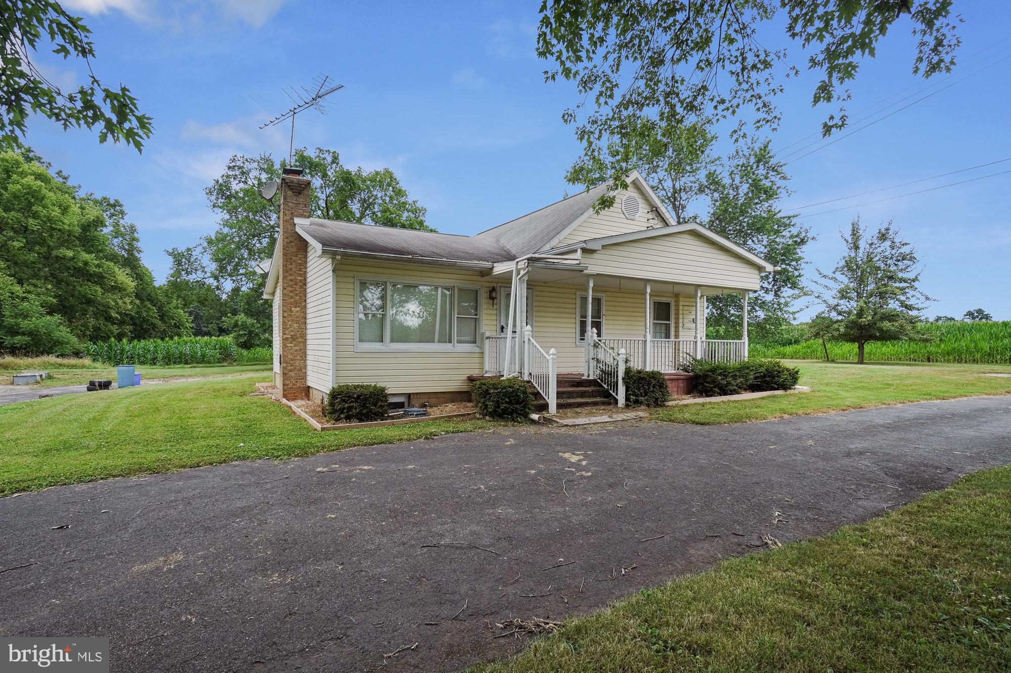 21401 West Offutt Road Poolesville, MD 20837 - Photo 3 of 49 Plenty of close-in parking