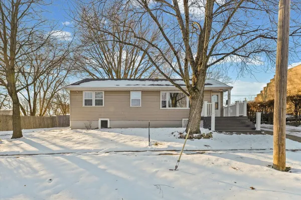 $220,000 | 424 South Main Street, Farmer City, IL 61842